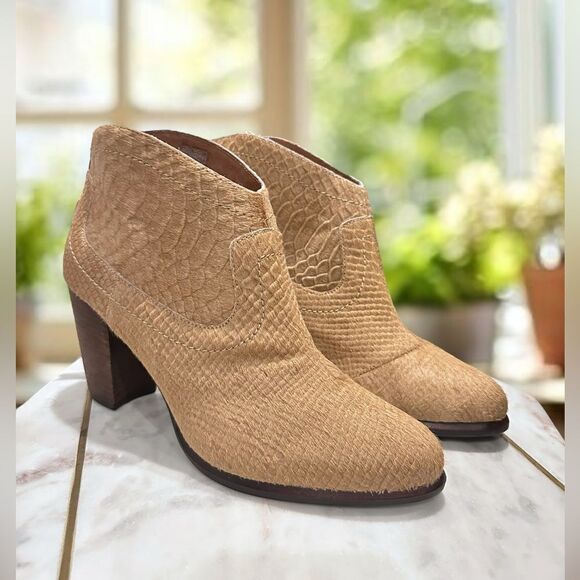 🔥 UGG Calf Hair Charlotte Embossed Bootie Boots Size 9.5 EU 40.5 - Picture 2 of 15